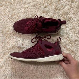 Nike Magenta Tennis Shoes